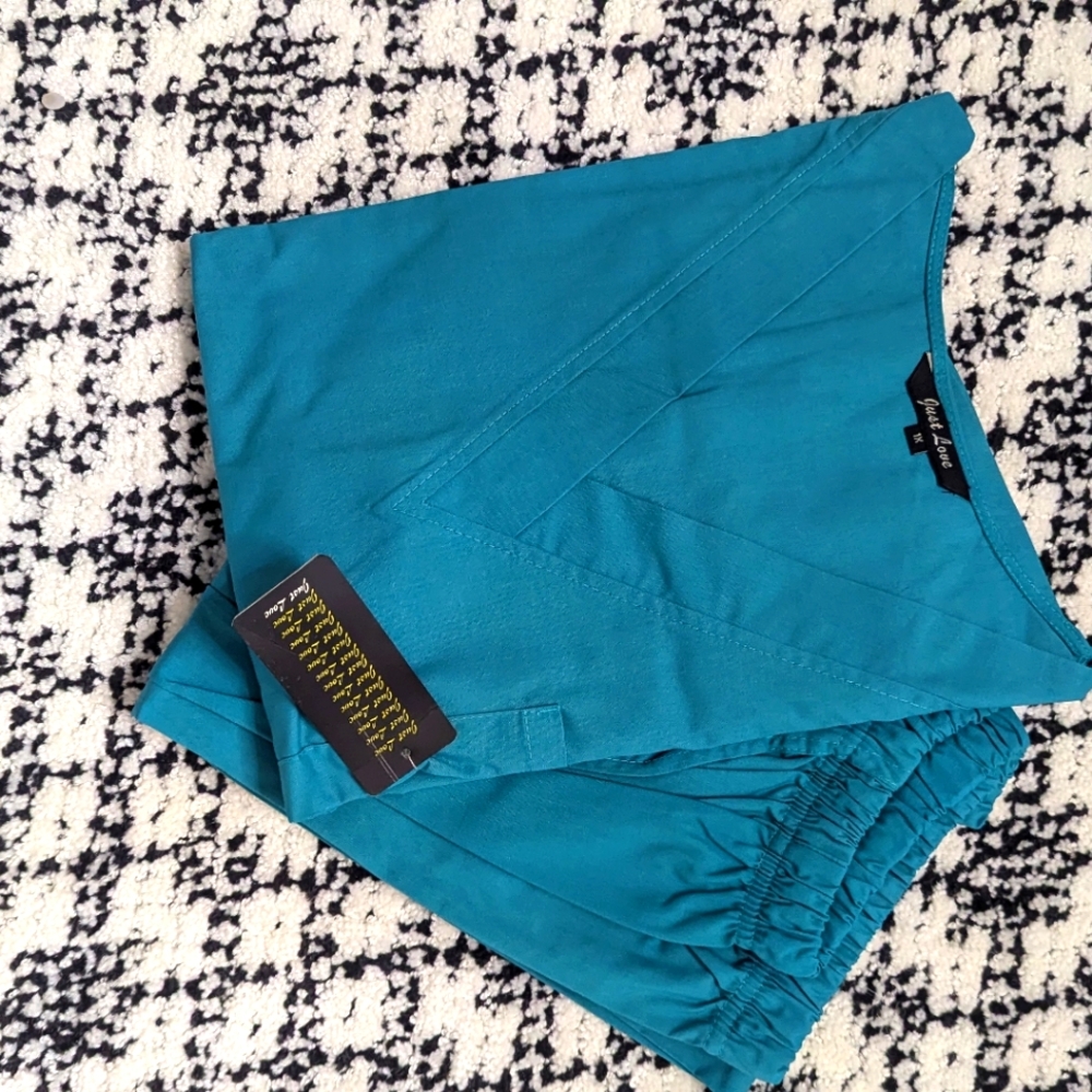 Brand new unisex scrubs size XL